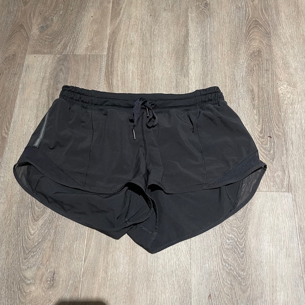 Lululemon hot hot 2.5" shorts